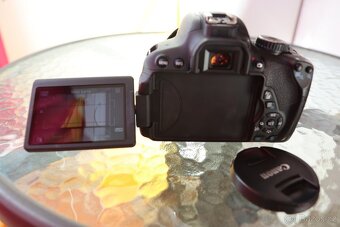 CANON EOS 650D + LENS EF-S 18-55mm 1:4-5,6 IS STM + 2x bater - 3