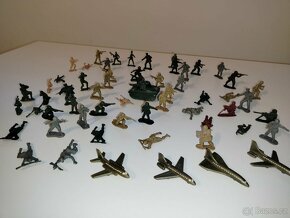 Sada vojáků 55ks, 4ks letadel, 1x tank - 3