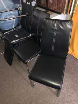 Stůl jídelní s židlemi 4 ks černé. - 3