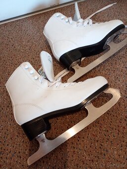 Prodam divci brusle vel. 37/38 - 3