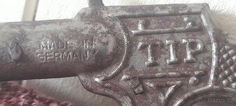 STARÁ NĚMECKÁ KOVOVÁ PISTOLE NA KAPSLÍKY cca 1930 - 3
