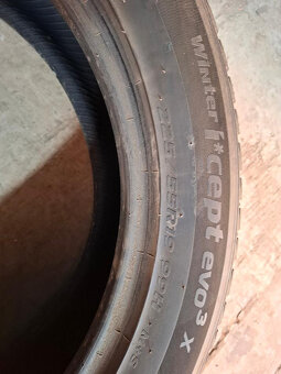225/55R19 - 3