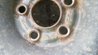 Rezervní pneu s diskem - 3