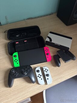 Nintendo switch OLED + 4x Joy-con, Ovladač PRO, pouzdro - 3