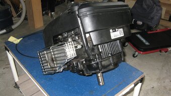 Prodám na ND motor B+S 675EX do sekačky - 3