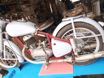 Jawa pérák 250 - 3