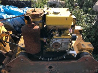 Ručně vedený vibrační válec Stavostroj 3405 - 3