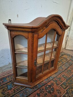 Starožitná nástěnná dubová vitrína - 3