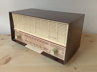 Staré retro bakelitové rádio Tesla Sputnik 320A - 3