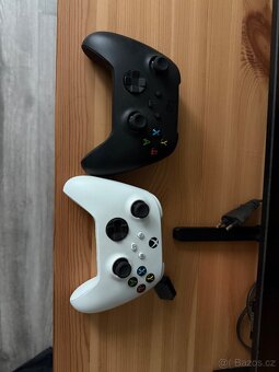 XBOX series X 1TB 2 Ovladače - 3