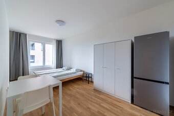 Pokoj s trvalým pobytem pro pár nebo 2 dívky — Praha 9 - 3