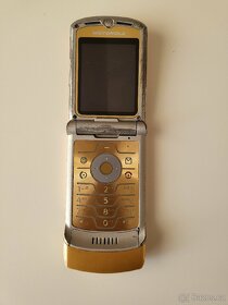 Mobilní telefon Motorola Razer V3i gold - 3