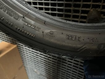 245/40 R21 - 3