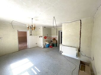 Rodinný dům na prodej – ideální k rekonstrukci - 3