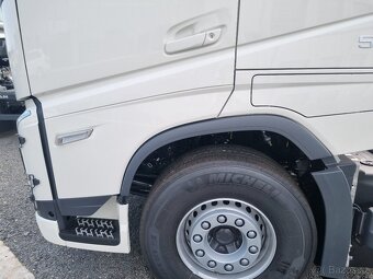 NOSIČ KONTEJNERU VOLVO - 3