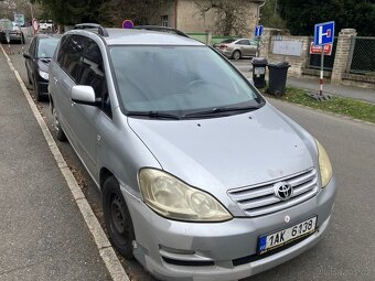Toyota Avensis Verso - 3