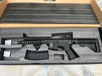 Delta Armory M4 AR15 M-LOK SHORT Bravo ETU Černá - 3