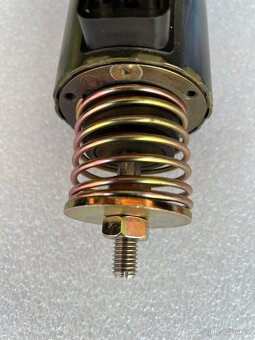 Silný výsuvný elektromagnet - 3