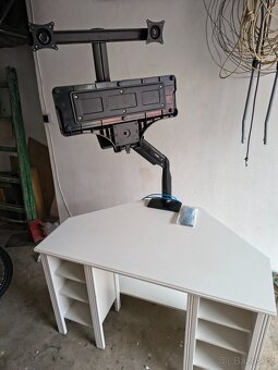 Rohový stůl s držákem na monitory - 3
