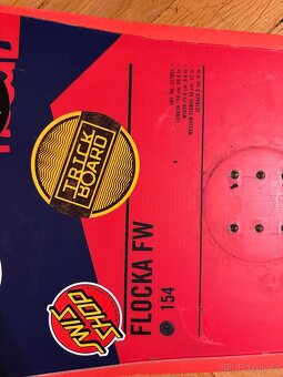 Snowboard, vázání, brýle - 3