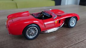 Ferrari 250 Testa Rossa - 1:18 Bburago - 3