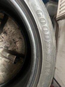 Pneu r18 245/40 letní - 3