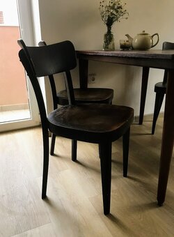 Stůl a čtyři židle TON - 3