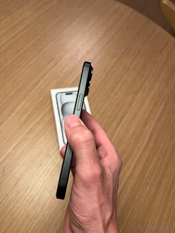 Nový iPhone 15 black 128 GB - 3