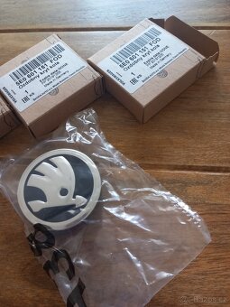 Za vše 600kč  Škoda originální středové kryty alu kol 56mm - 3