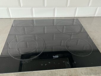 Kuchyňská linka 6,8 metrů včetně spotřebičů - 3