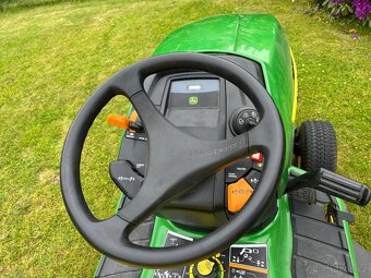 Zahradní traktor John Deere + příslušenství - 3