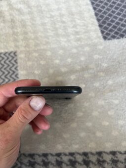 Apple iPhone XR 64 GB - 3