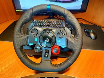 Volant a pedály od Logitech g29 - 3