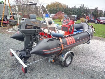 Černý motorový člun Duarry 5SR - 3