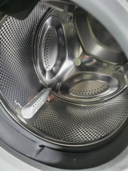 Parní invertorová pračka Whirlpool  8kg - 2 letá - 3