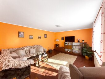 Prodej samostatně stojícího rodinného domu s rozlehlým pozem - 3