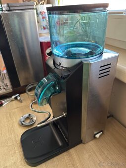 Prodám mlýnek Rancilio Rocky Doserless,nové mlecí kameny,TOP - 3