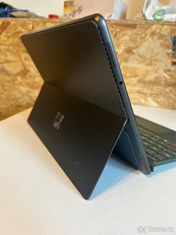 Surface Pro 8 i5 11th 8GB RAM, 256 GB SDD - 3