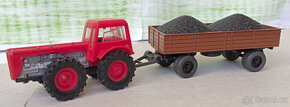 Modell Fahrzeuge. Traktor + vlek Wiking. 1:87. Délka 13 cm. - 3