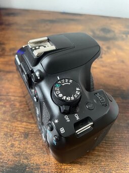 Canon 1300D - 3