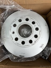 Zadní brzdové kotouče Bosch pro Octavia 1Z5 - 3