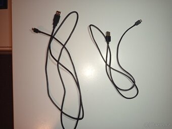 PlayStation 4 + 2 originální ovladače - 3