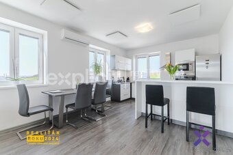 Prodej bytu 2+kk 65 m2 s vlastní zahradou 126 m2 a dvěmi stá - 3