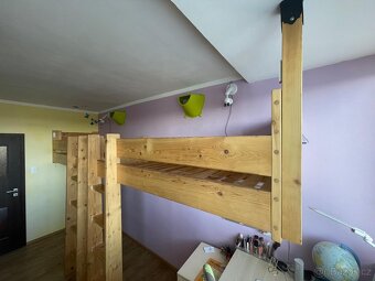 Patrová (podstropní) postel z masivu pro dvě osoby - 3