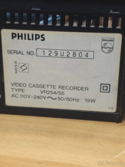 Videorekordér Philips s uvízlou kazetou - 3