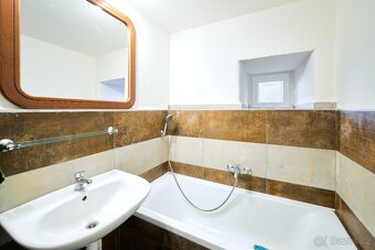 Prodej ideální 1/2 bytového domu, 2x 2+1 , 60m2, pozemek 63 - 3