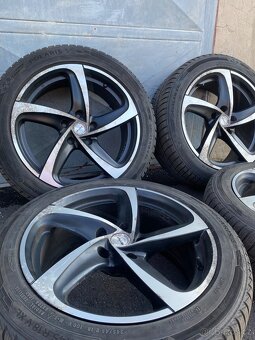 5x120 R18 245/45/28 - 3