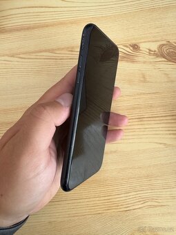Apple iPhone XR černý 64GB - 3