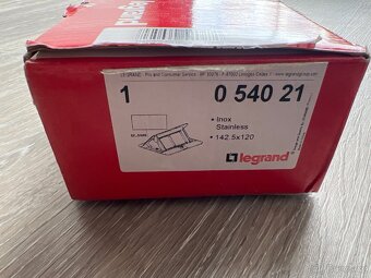 Legrand zásuvková krabice do nábytku - 3