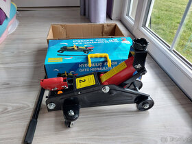 Hydraulický zvedák 2TUNY pojízdný, přenosný. CENA 649KČ - 3